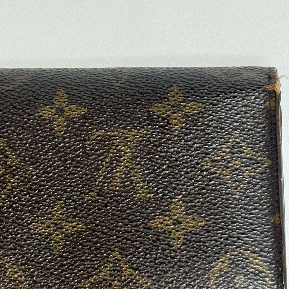 Louis Vuitton Monogram Sarah Wallet – Vintage Classic in Fair Condition - Picture 14 of 14